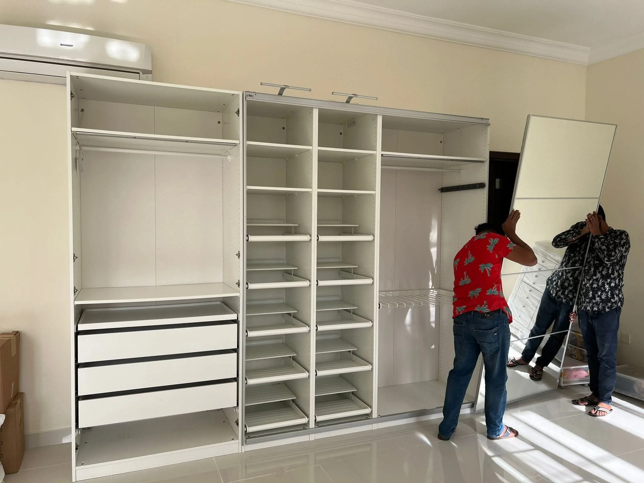Best movers and packers in Qatar, professional relocation team carefully handling boxes, furniture, and household items to ensure safe, efficient, and stress‑free moving services.